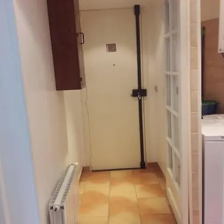 Joli Deux Pièces Au 14ème Arrondissement à * Paris