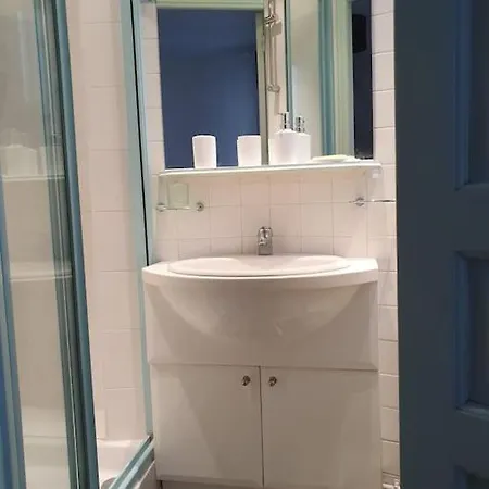 Joli Deux Pieces Au 14eme Arrondissement A Daire
